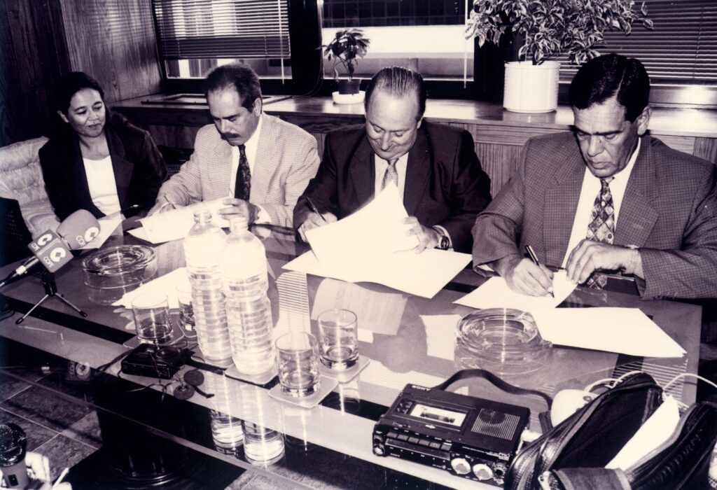 Firma del Convenio con ICAP para la impartición de cursos de idiomas en Radio Ecca