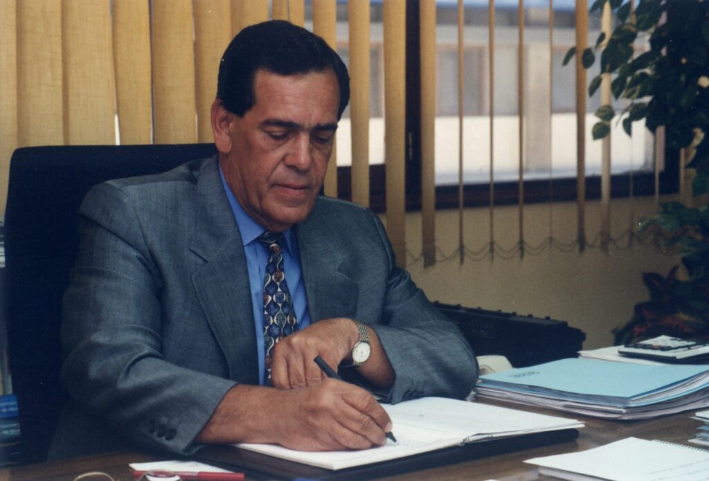 Rafael Arrocha se incorpora como parte de la Dirección de Radio ECCA en 1987